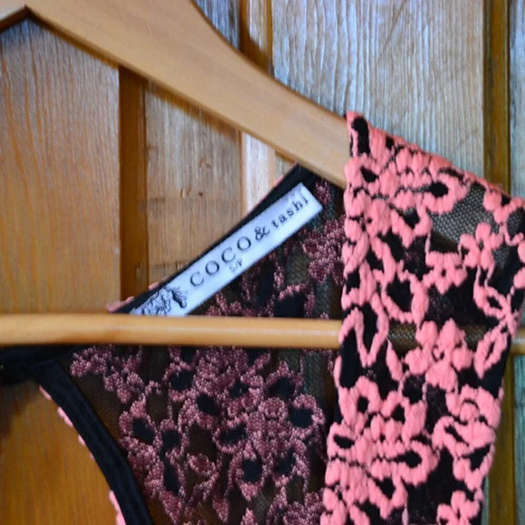 Coco & Tashi Tiered dress - Picture 3 of 8